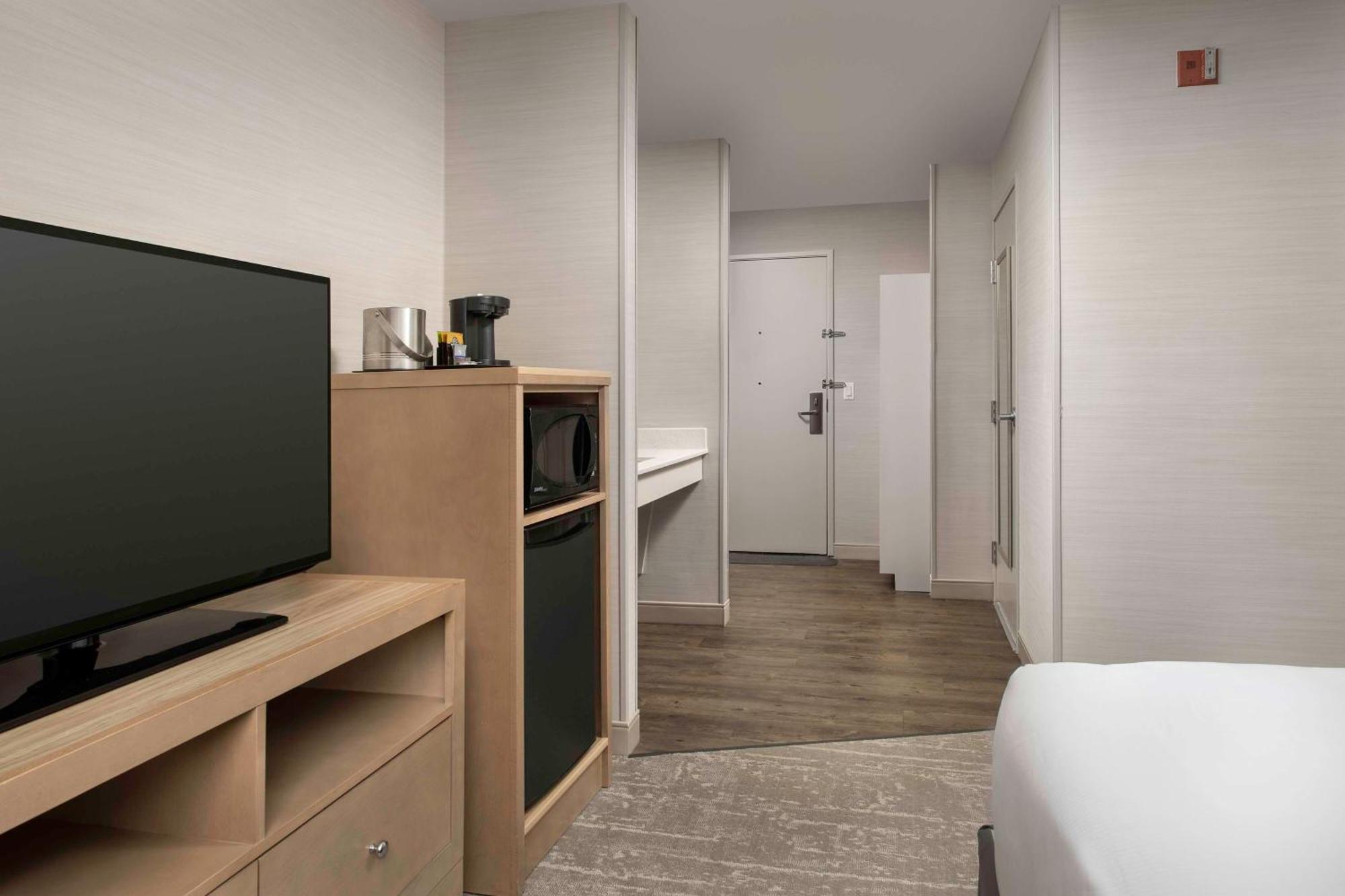 Doubletree By Hilton North Salem Hotel Buitenkant foto