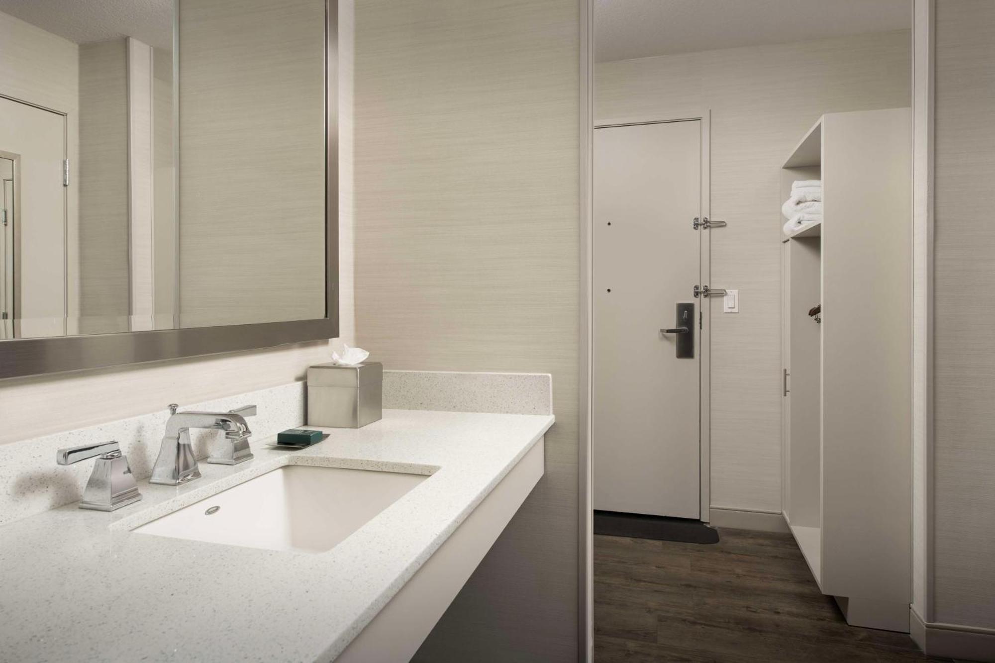 Doubletree By Hilton North Salem Hotel Buitenkant foto
