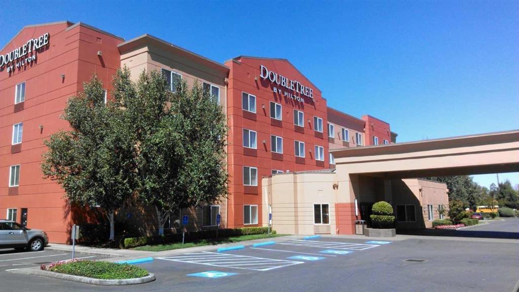 Doubletree By Hilton North Salem Hotel Buitenkant foto